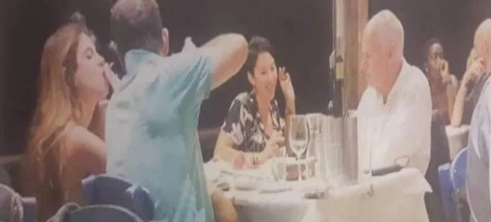 Ο Γιώργος Παπανδρέου γιόρτασε τα γενέθλιά του σε ταβέρνα, με τη σύντροφό του και την κόρη του (εικόνα)